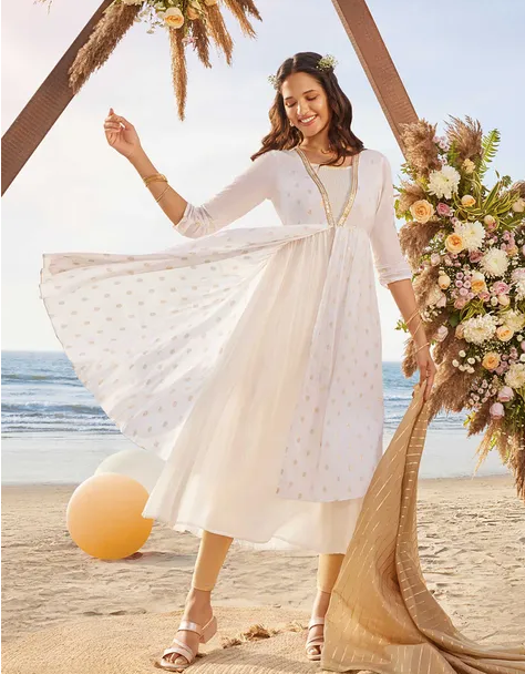 Vestido branco com babados